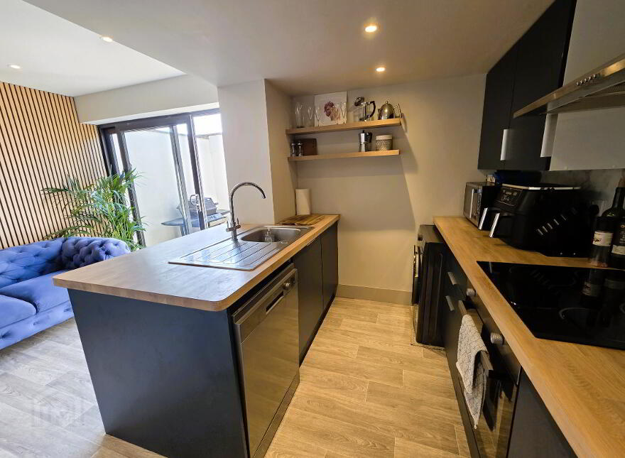 22 Saintfield Road, Lisburn, BT27 5BD