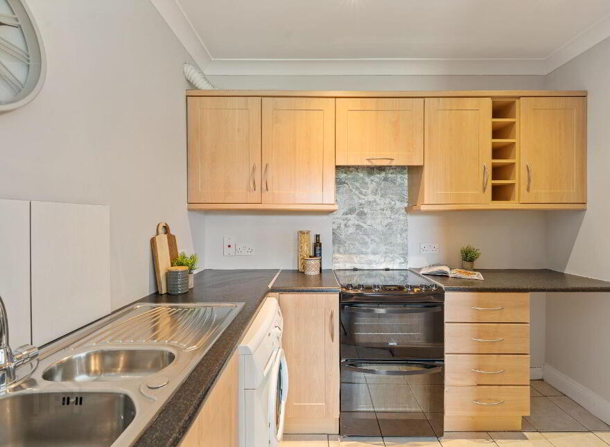 8 Ashton Lodge, Boreenmanna Road, Ballintemple, T12N735