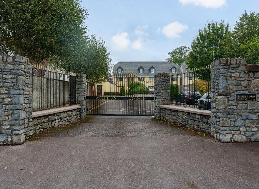 8 Ashton Lodge, Boreenmanna Road, Ballintemple, T12N735