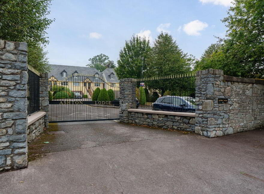 8 Ashton Lodge, Boreenmanna Road, Ballintemple, T12N735
