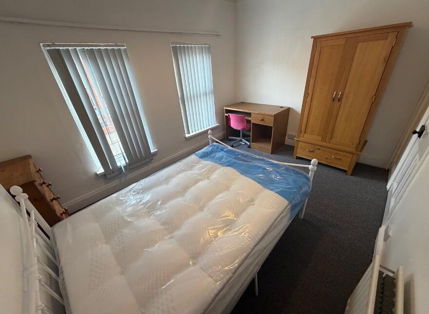 10 Sandhurst Drive, Belfast, BT9 5AY