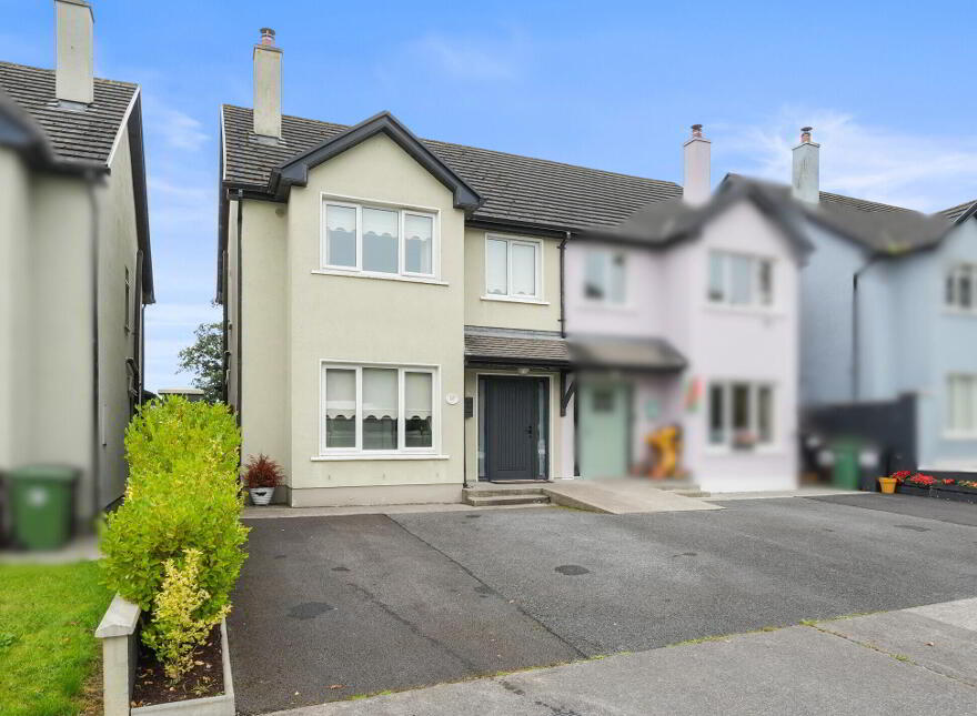 37 Rathcluain, Kiltimagh, F12K603