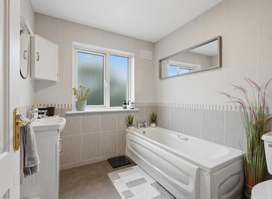 37 Rathcluain, Kiltimagh, F12K603