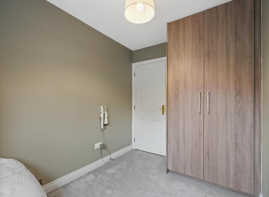 37 Rathcluain, Kiltimagh, F12K603