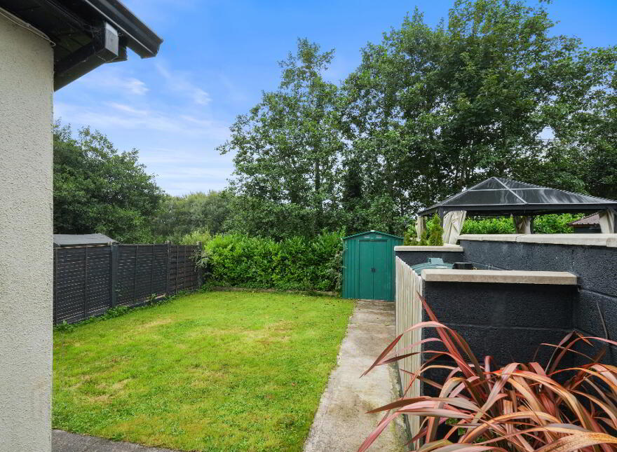 37 Rathcluain, Kiltimagh, F12K603