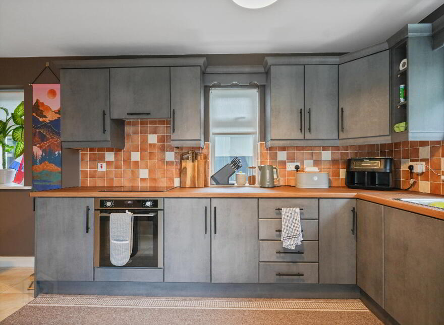 37 Rathcluain, Kiltimagh, F12K603