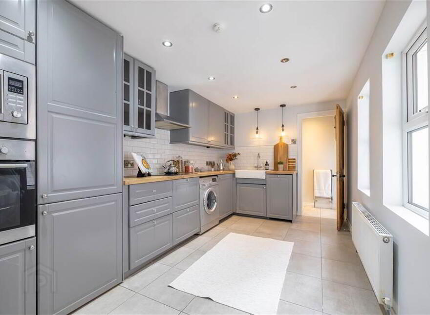 238 Ravenhill Road, Belfast, BT6 8EF