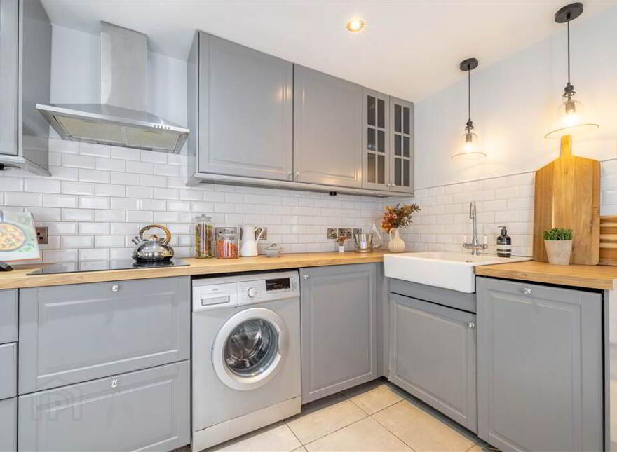 238 Ravenhill Road, Belfast, BT6 8EF