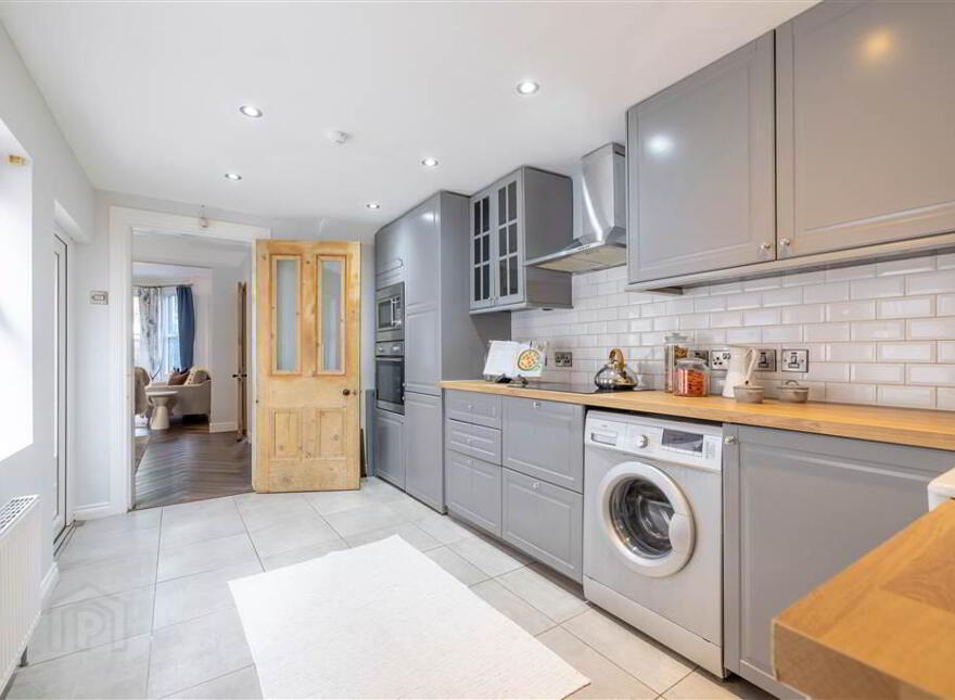 238 Ravenhill Road, Belfast, BT6 8EF