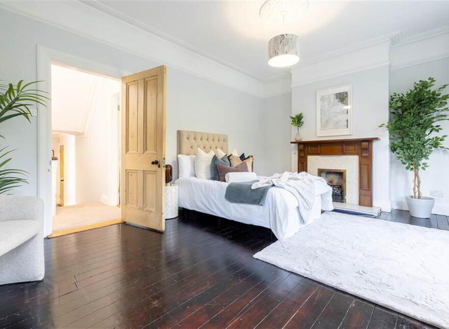 238 Ravenhill Road, Belfast, BT6 8EF