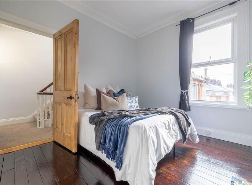 238 Ravenhill Road, Belfast, BT6 8EF