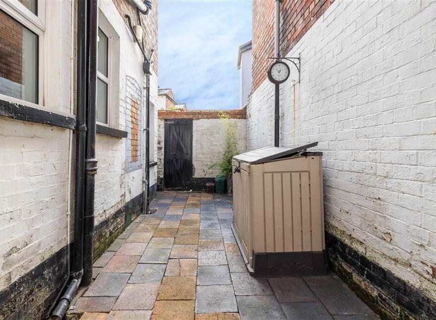 238 Ravenhill Road, Belfast, BT6 8EF
