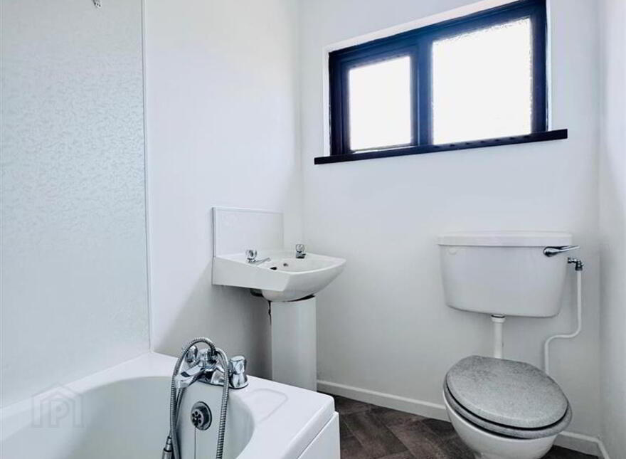 61 Carmeen Drive, Rathcoole, Newtownabbey, BT37 9DL