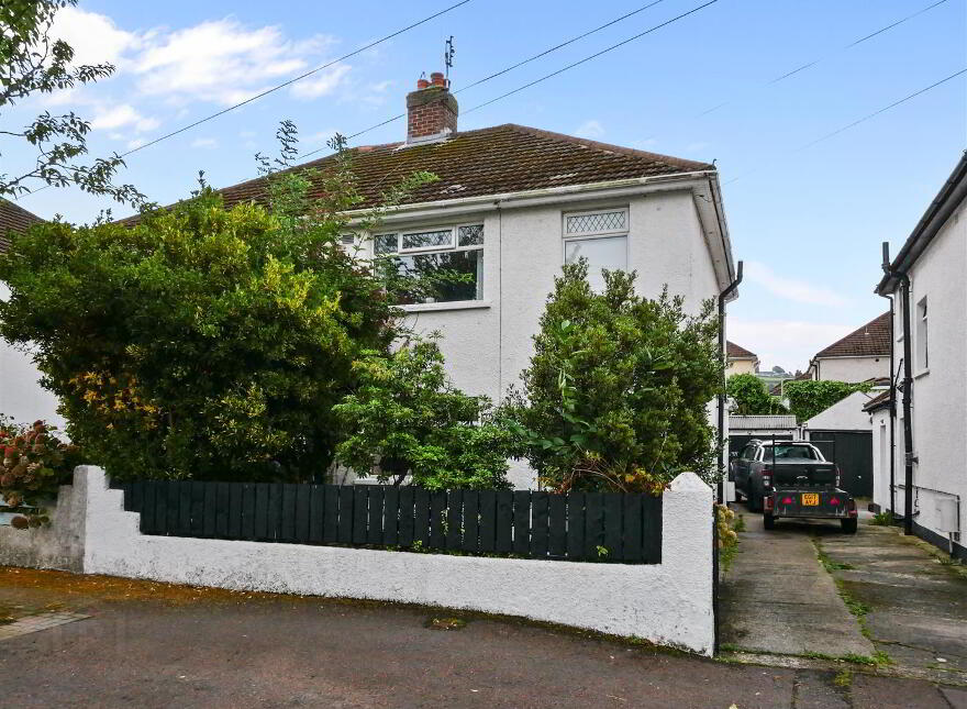 8 Stirling Road, Cregagh, Belfast, BT6 9LX photo