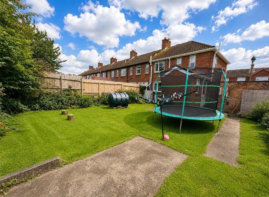 12 Malin Gardens, Creggan, L’derry, BT48 9NQ