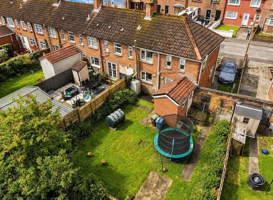 12 Malin Gardens, Creggan, L’derry, BT48 9NQ