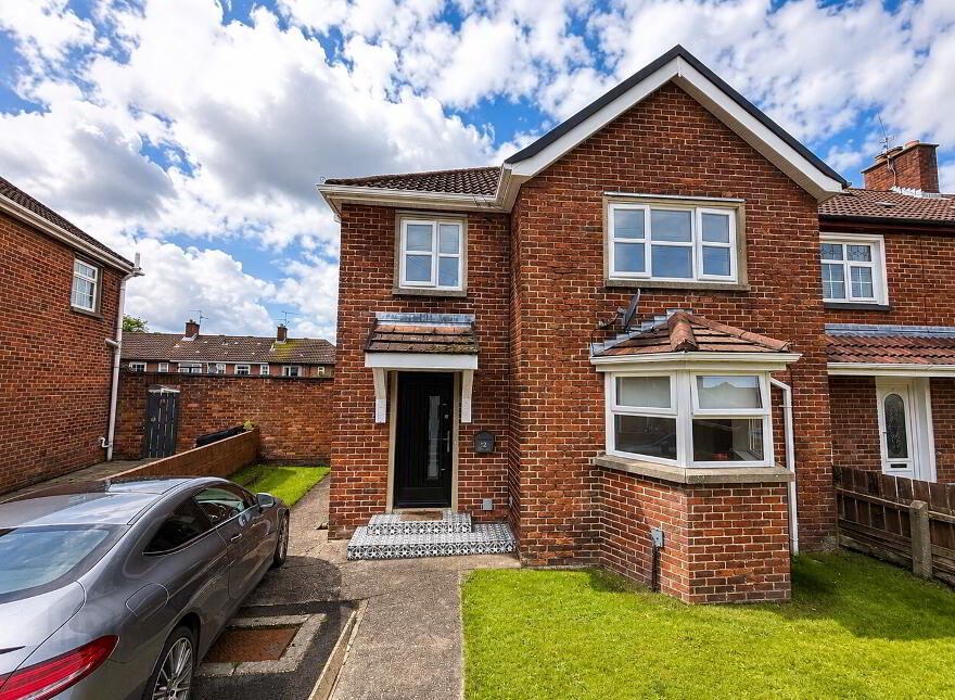 12 Malin Gardens, Creggan, L’derry, BT48 9NQ