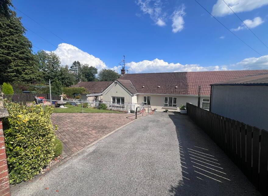3 Cloghcor Crescent, Lisbellaw, BT94 5BQ