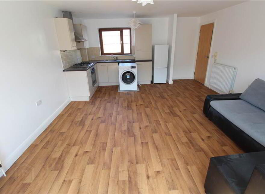 Apt 5 30, Chatsworth Street, Belfast, BT5 4QQ