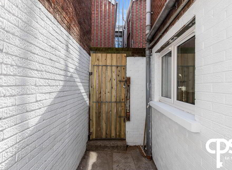 25 Cairo Street, Belfast, BT7 1QS