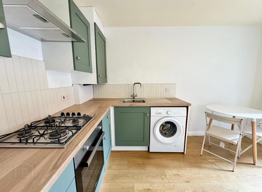 Flat 2, 97 Eglantine Avenue, Belfast, BT9 6EX