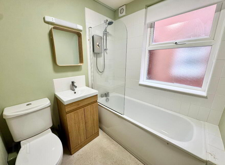 Flat 2, 97 Eglantine Avenue, Belfast, BT9 6EX
