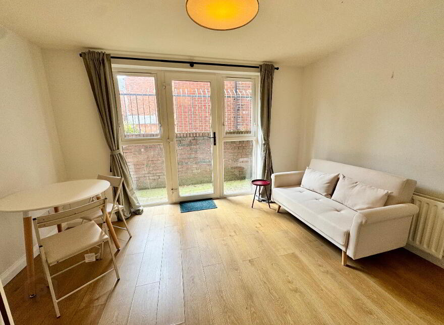 Flat 2, 97 Eglantine Avenue, Belfast, BT9 6EX