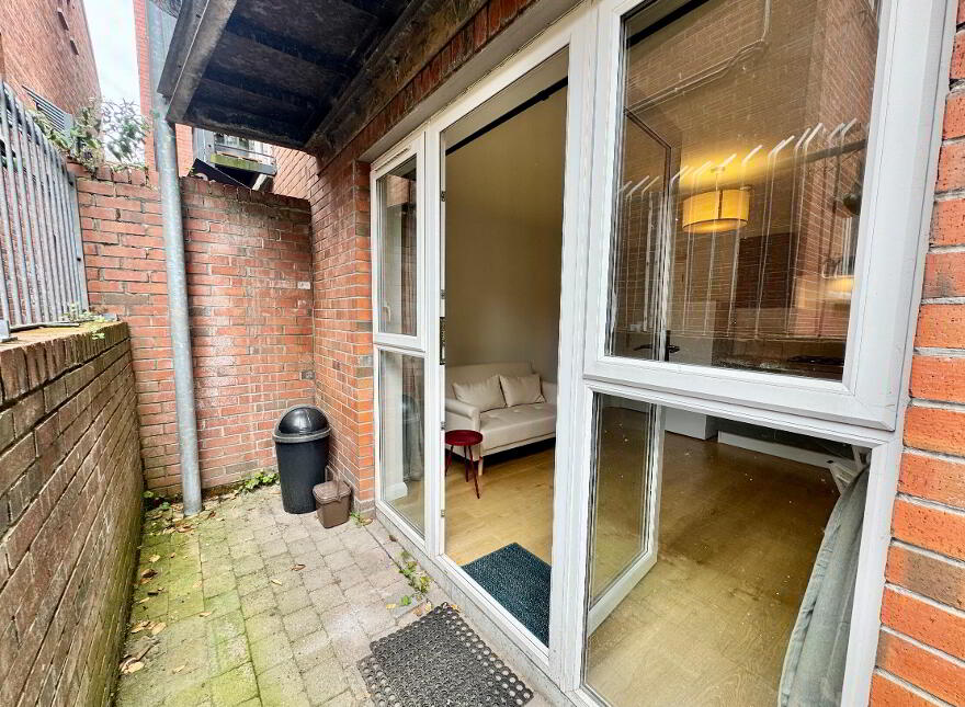 Flat 2, 97 Eglantine Avenue, Belfast, BT9 6EX