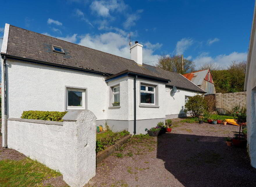 Moanroe, Garryvoe, Midleton, P25N627