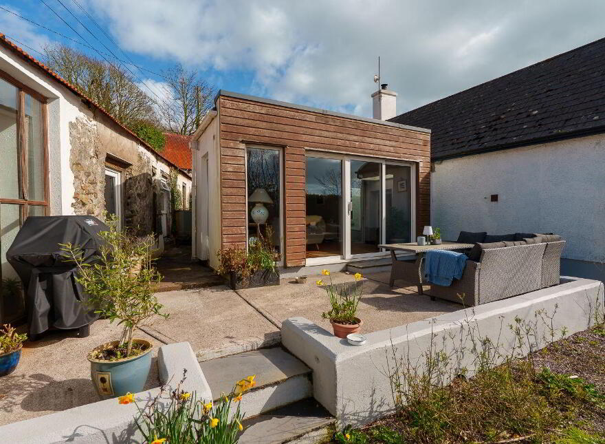 Moanroe, Garryvoe, Midleton, P25N627