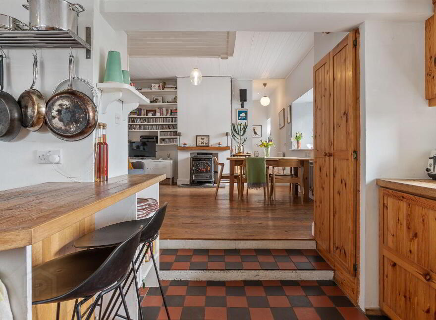 Moanroe, Garryvoe, Midleton, P25N627