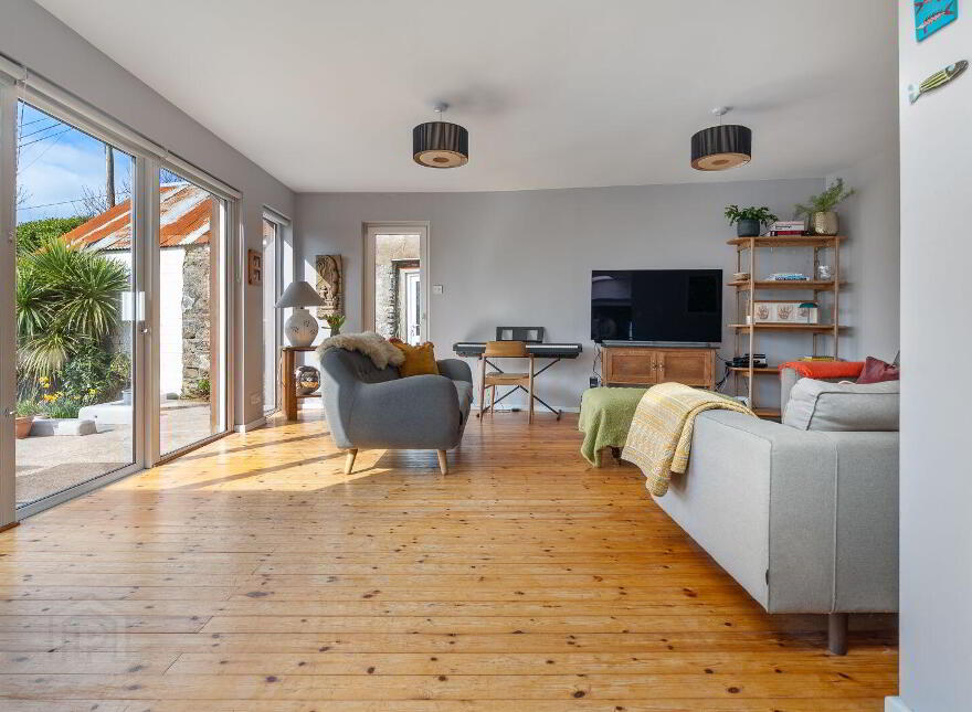 Moanroe, Garryvoe, Midleton, P25N627