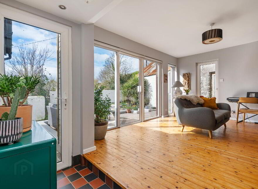 Moanroe, Garryvoe, Midleton, P25N627