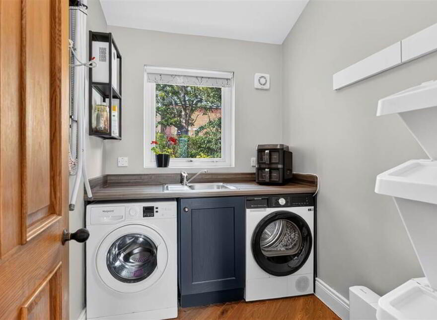 98 Antrim Road, Lisburn, BT28 3LX