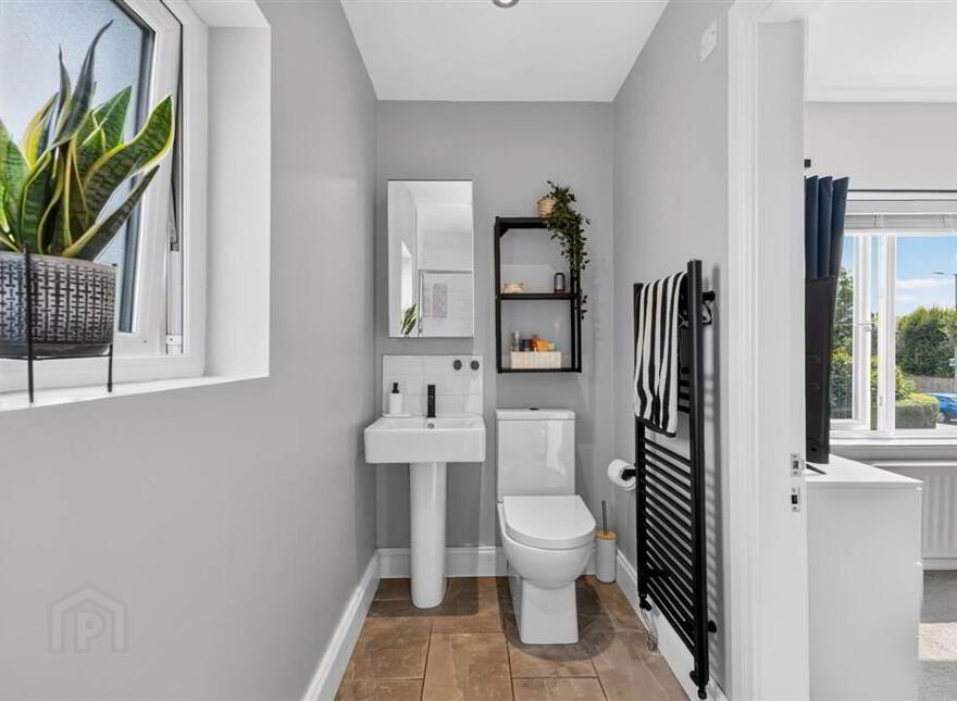 98 Antrim Road, Lisburn, BT28 3LX