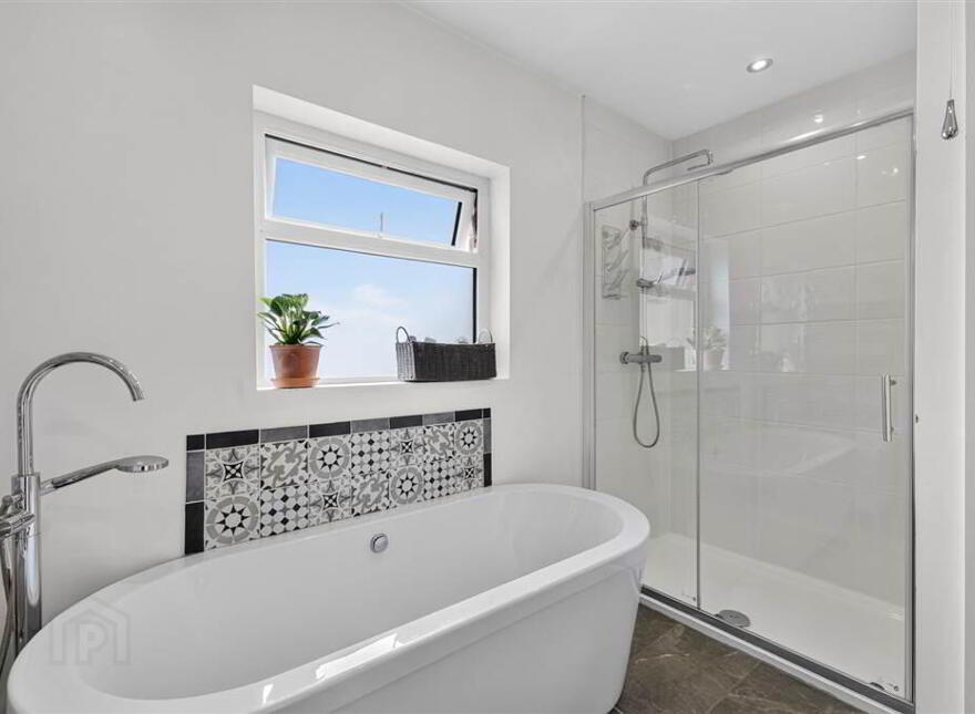 98 Antrim Road, Lisburn, BT28 3LX