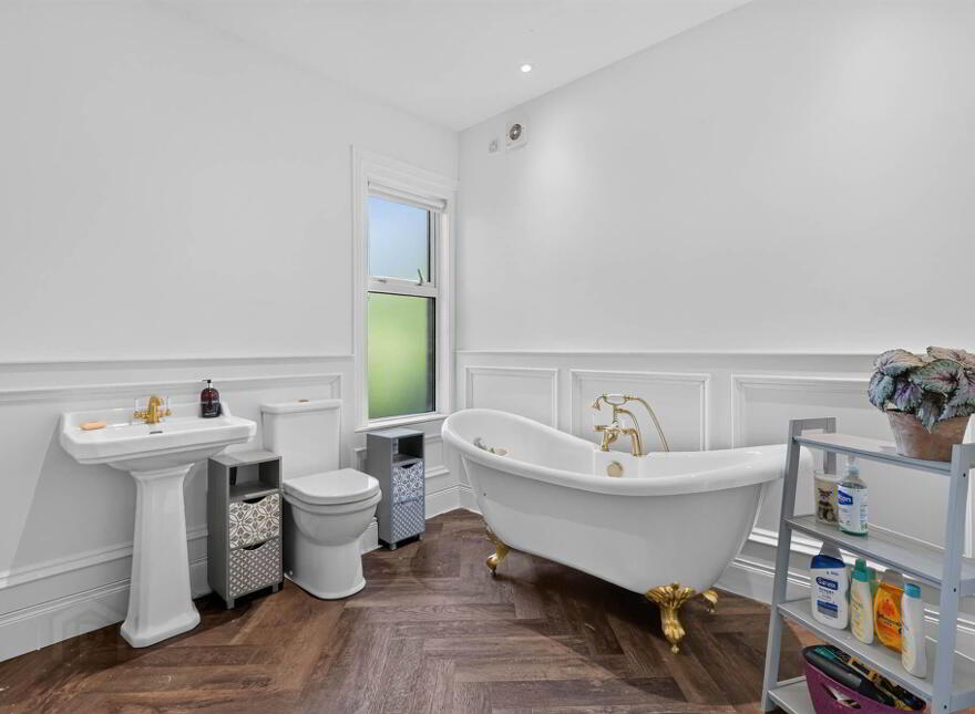 16 Stormont Park, Belfast, BT4 3GX