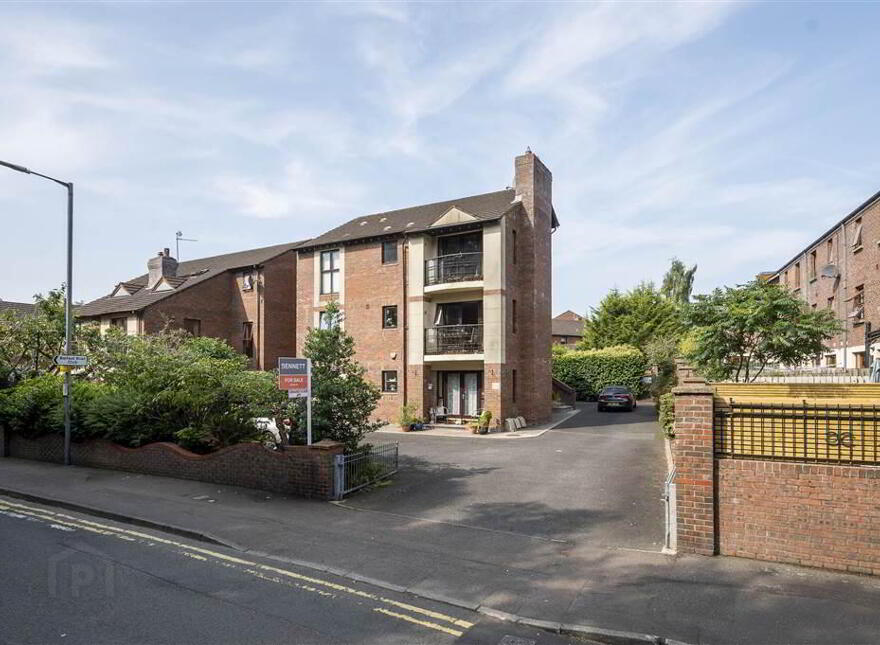 63 Lockview Road, Belfast, BT9 5FJ