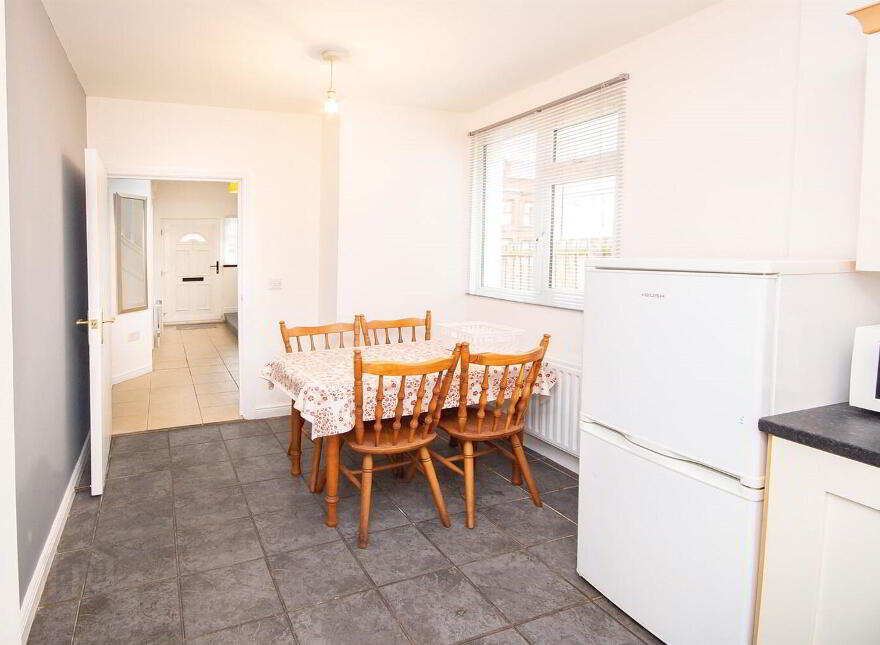 Room 2, 46 Wellesley Avenue, Belfast, BT9 6DH