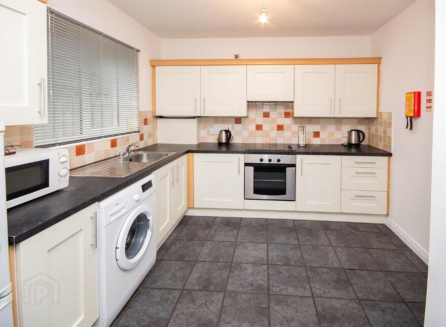 Room 2, 46 Wellesley Avenue, Belfast, BT9 6DH