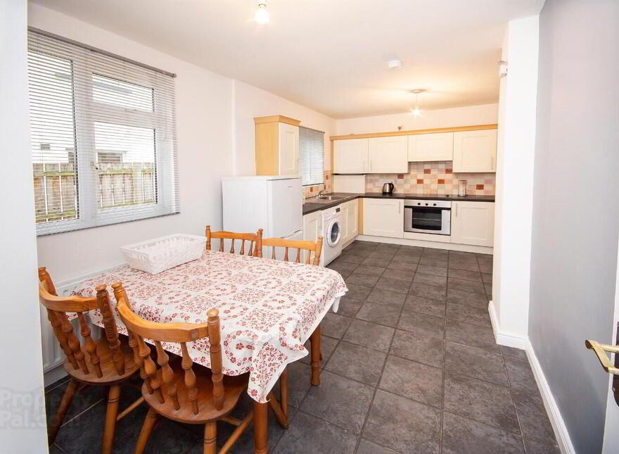 Room 2, 46 Wellesley Avenue, Belfast, BT9 6DH