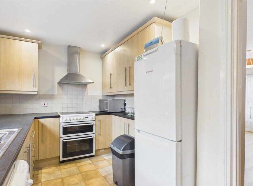 1b Avoniel Parade, Belfast, BT5 4SH