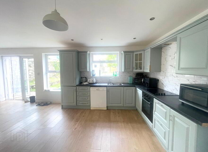 Ballinagare, Castlerea, F45RX00