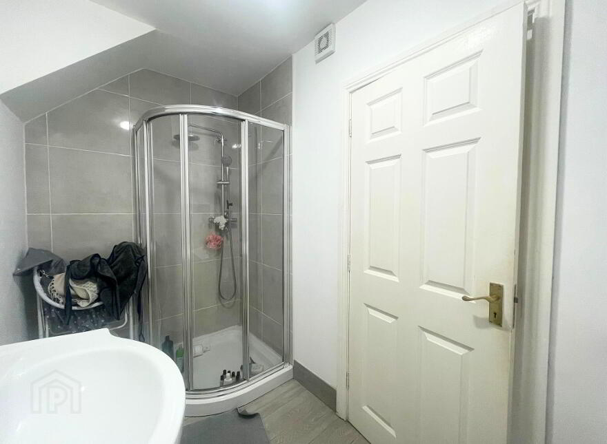 Ballinagare, Castlerea, F45RX00