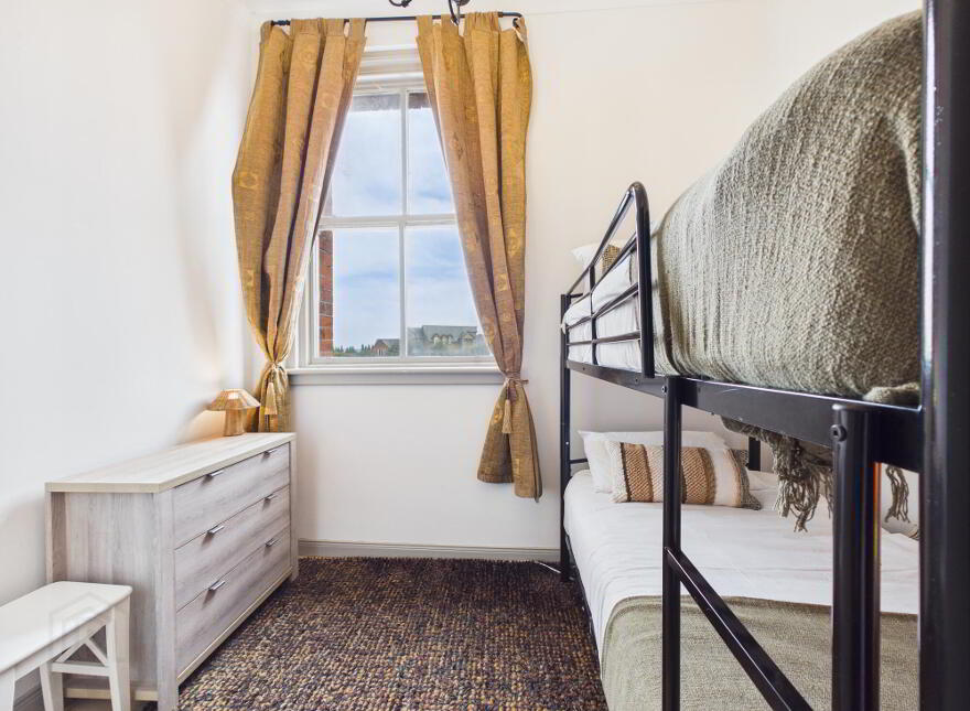 37 Rossmore Apartments, Ormeau Road, Belfast, BT7 3LA