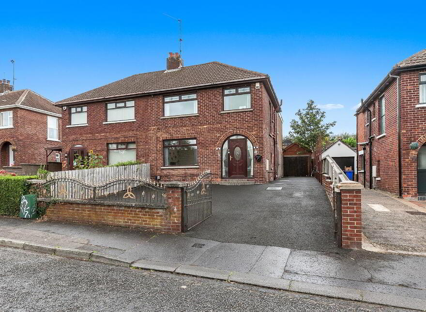66 Owenvarragh Park, Andersonstown, Belfast, BT11 9BE