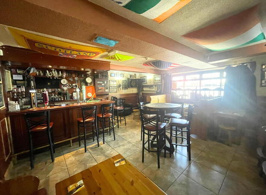 Garveys Dew Drop Inn, Market Square, Charlestown, F12P583