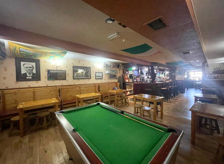 Garveys Dew Drop Inn, Market Square, Charlestown, F12P583