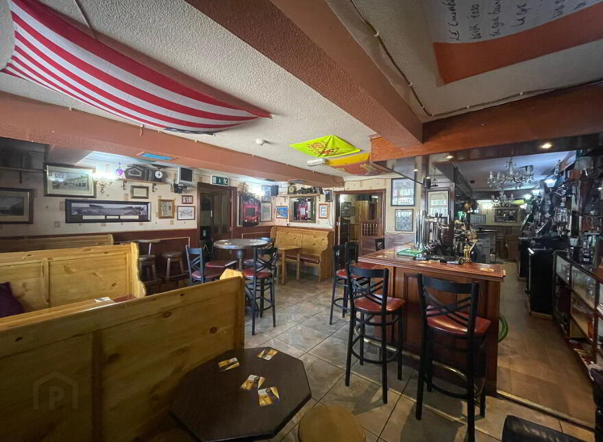 Garveys Dew Drop Inn, Market Square, Charlestown, F12P583