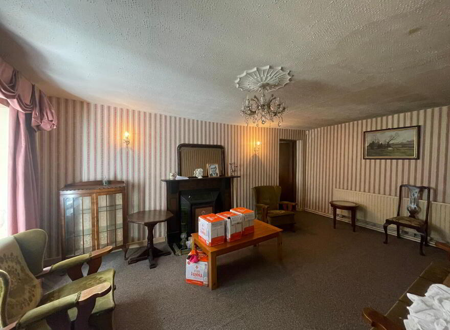 Garveys Dew Drop Inn, Market Square, Charlestown, F12P583